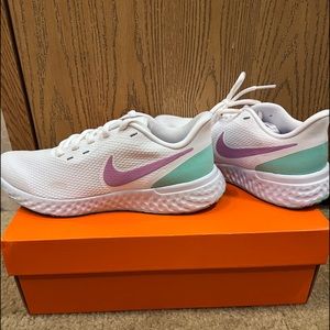New Nike size 7